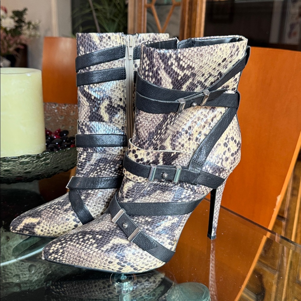 Guess Stiletto Snake Skin Boots Size 9 🐍
